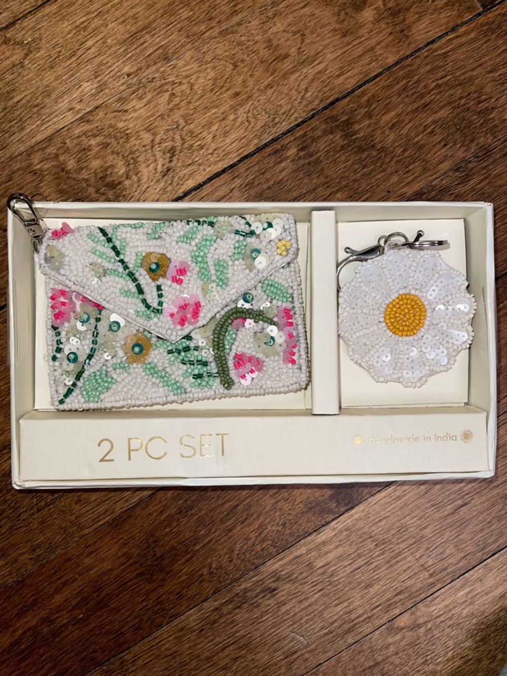 NEW Beaded Floral Envelope wallet & Daisy Keychain Set - White with Pink & Green